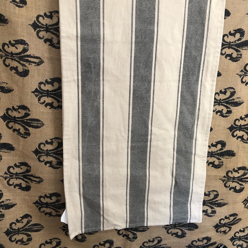 Country Chic Table Runner - Picture 2 of 3